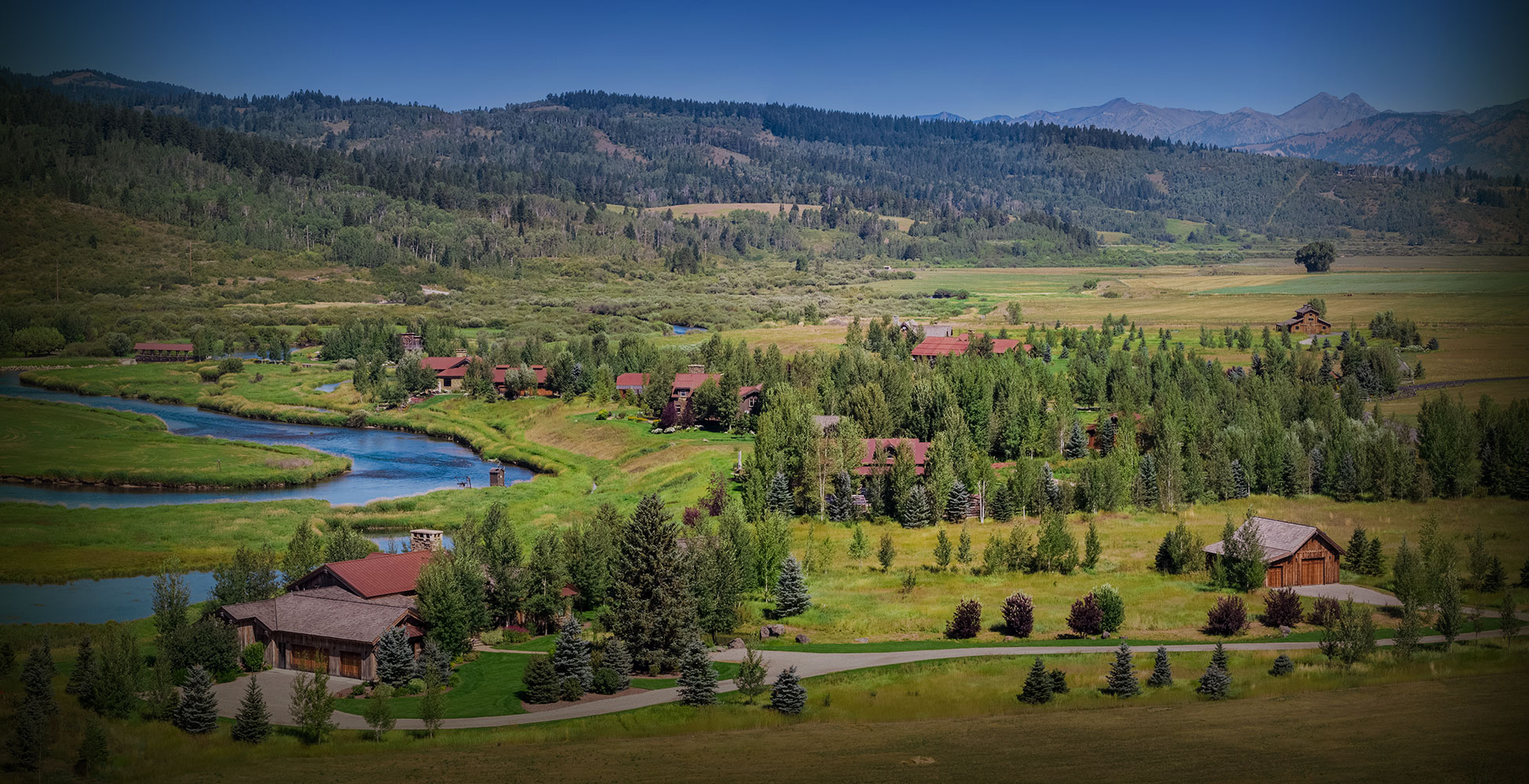 Distinctive mountain luxury - classic rustic styling at the Double L Ranch