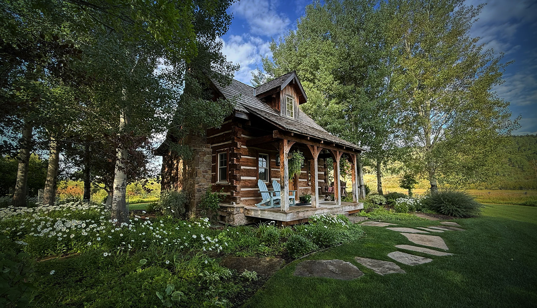 The Trappers Cabin, riverside at the Double L Ranch